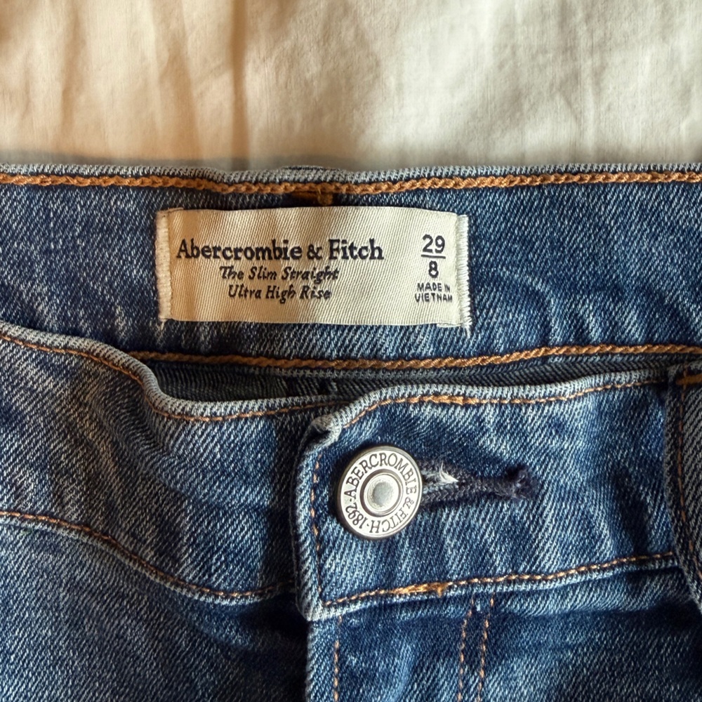 A&F 90s Slim Straight High Rise - Picture 3 of 3